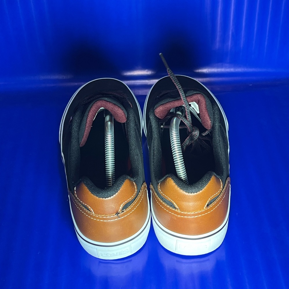 NEW Levi’s Miles Fashion Casual Sneaker Men’s Size 9.5 Fast Shipping 📦 💨 - Picture 3 of 6